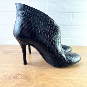 Vince Camuto Caden Womens 8.5 Black Leather Snake Print Stiletto Slip On Bootie